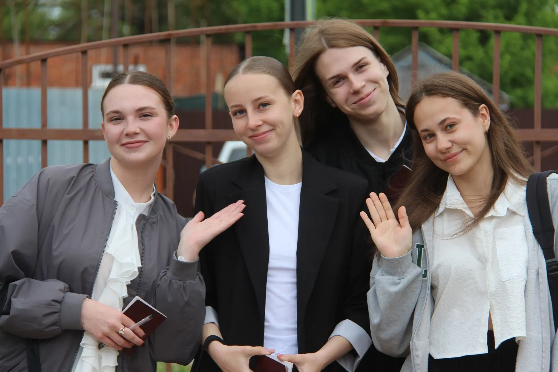 Сегодня на базе СОШ №1 проходят пробные экзамены по трём предметам: обществознание, устный английски