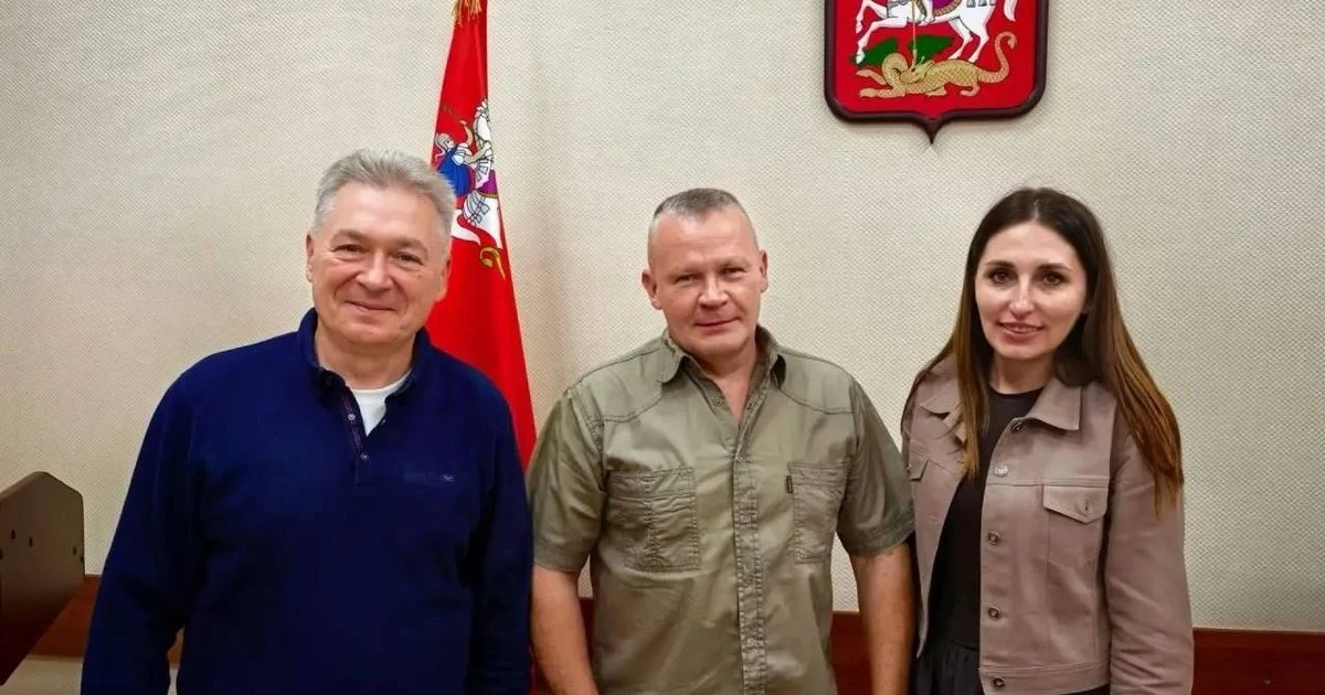 В Лыткарине автоволонтер передаёт в музей флаги и трофеи 🏛️