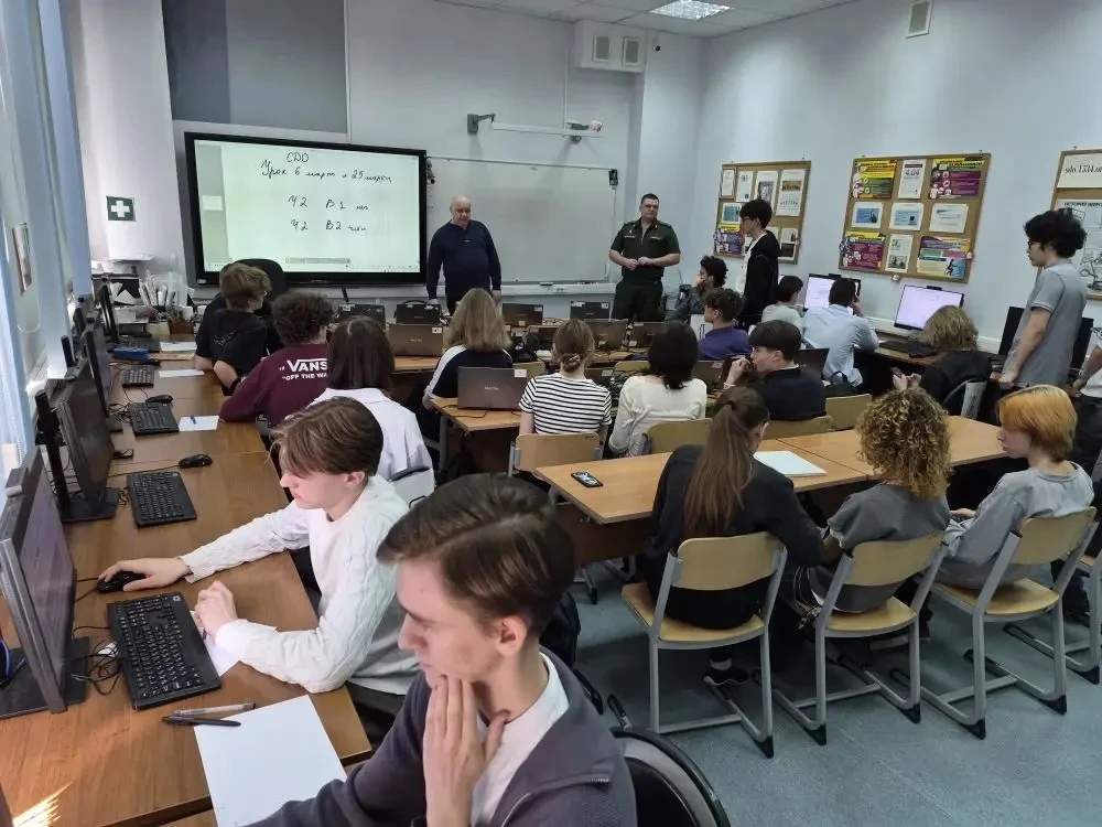 Шаги к профессии   🎓✨ В школе прошли насыщенные и интересные профориентационные мероприятия.  💼 К ст