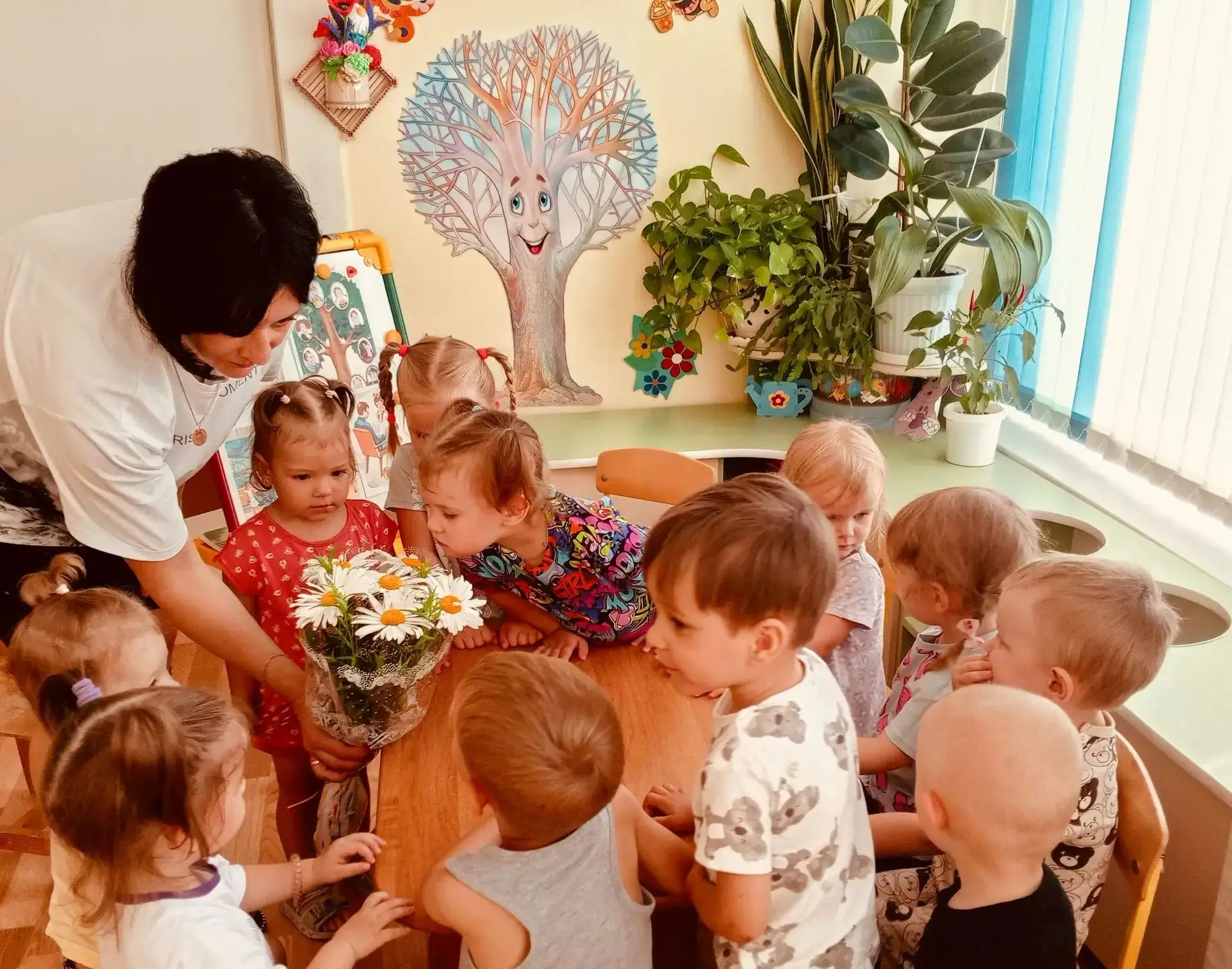 Семья-это счастье, любовь и удача
Семья-это летом поездки на дачу,
Семья-это праздник, семейные даты