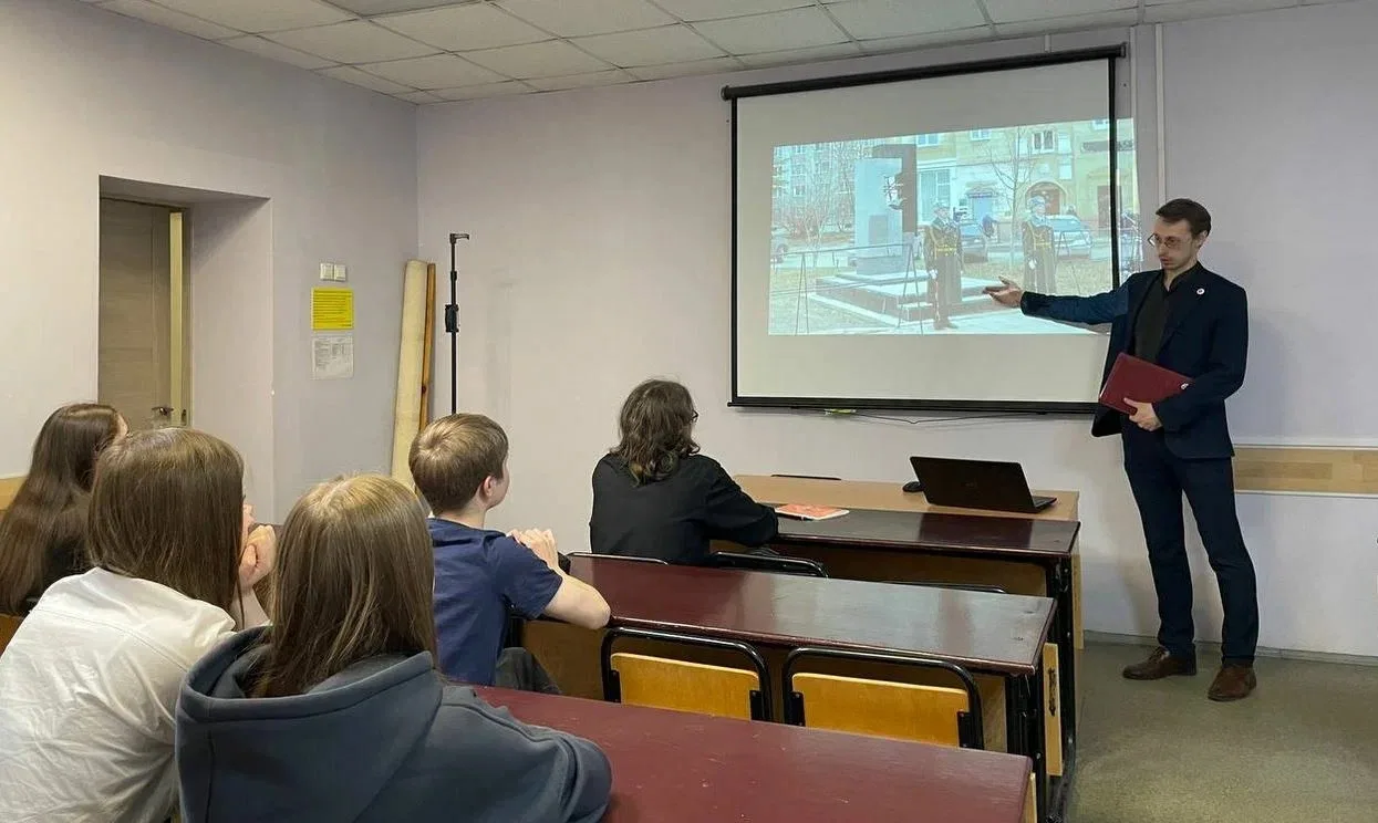 🕯 Трагедия, которая изменила мир: в группе Ю 9-12-24 прошёл кураторский час, посвящённый 40-й годов