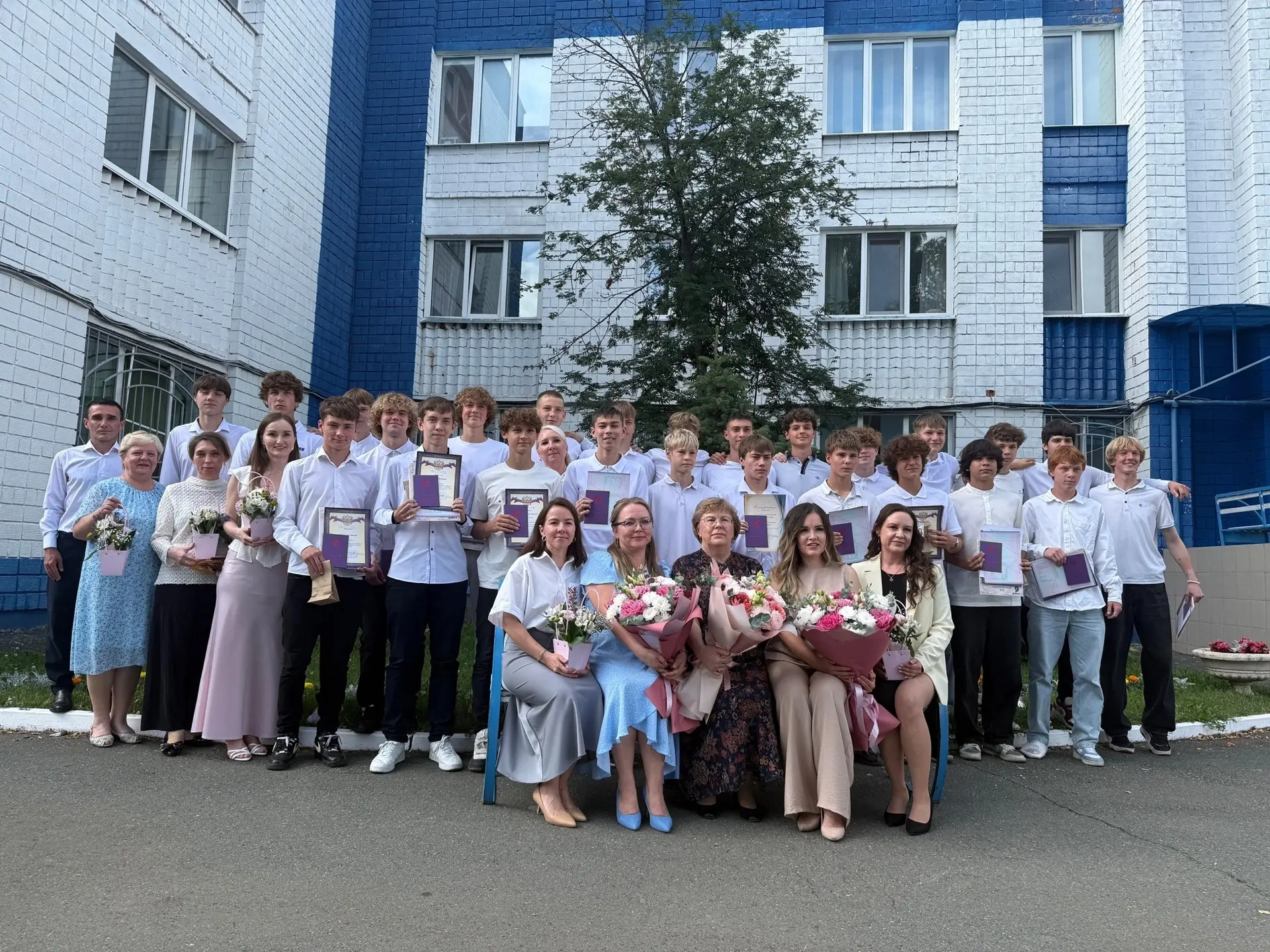 Вручение аттестатов 9 классу 🔥

Сегодня наши девятиклассники получили свой первый документ об образ