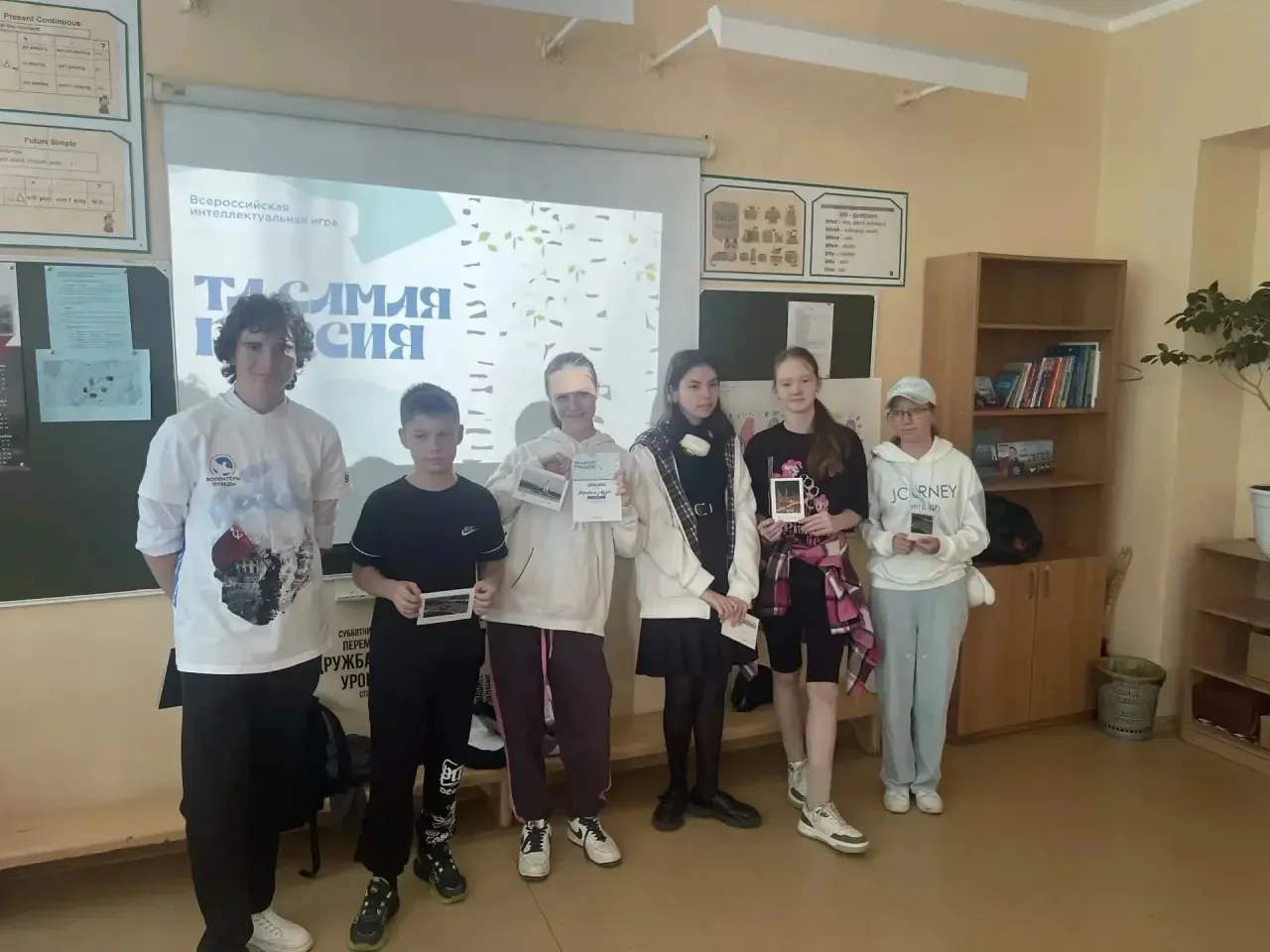 🎉 Интеллектуальный вызов: 8‑й отряд в игре «Та самая Россия»! 🎉

В четверг ребята из 8‑го отряда н