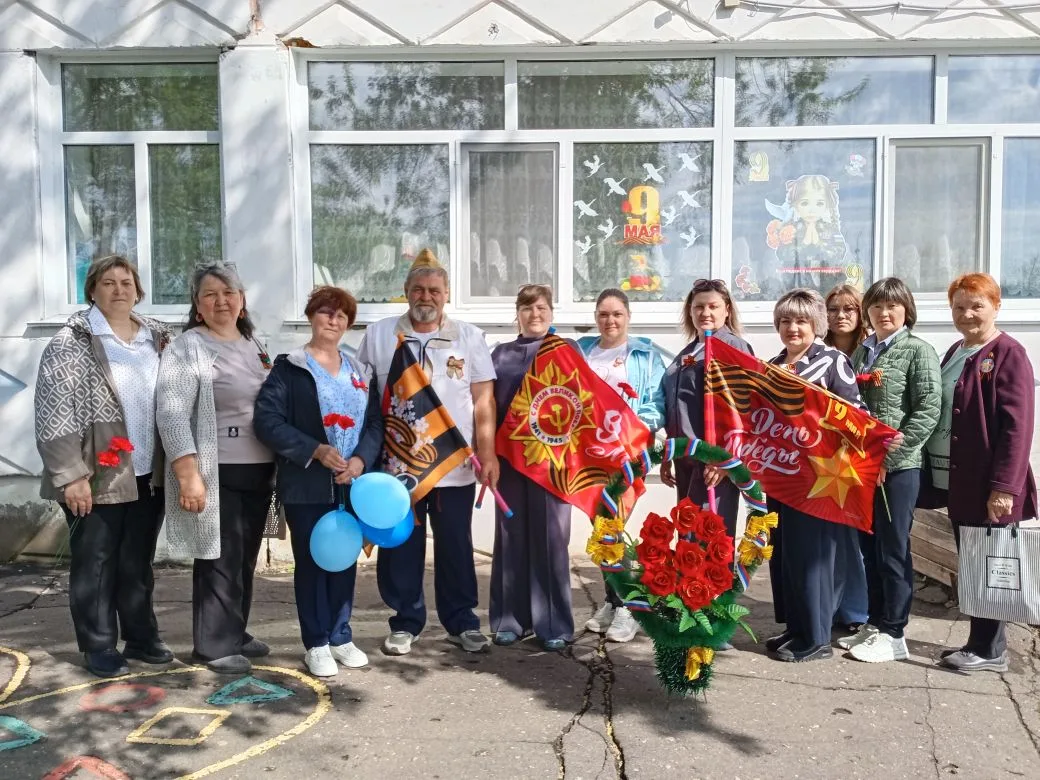 9 мая, в этот праздничный день, коллектив нашего детского сада вместе с семьями принял ...