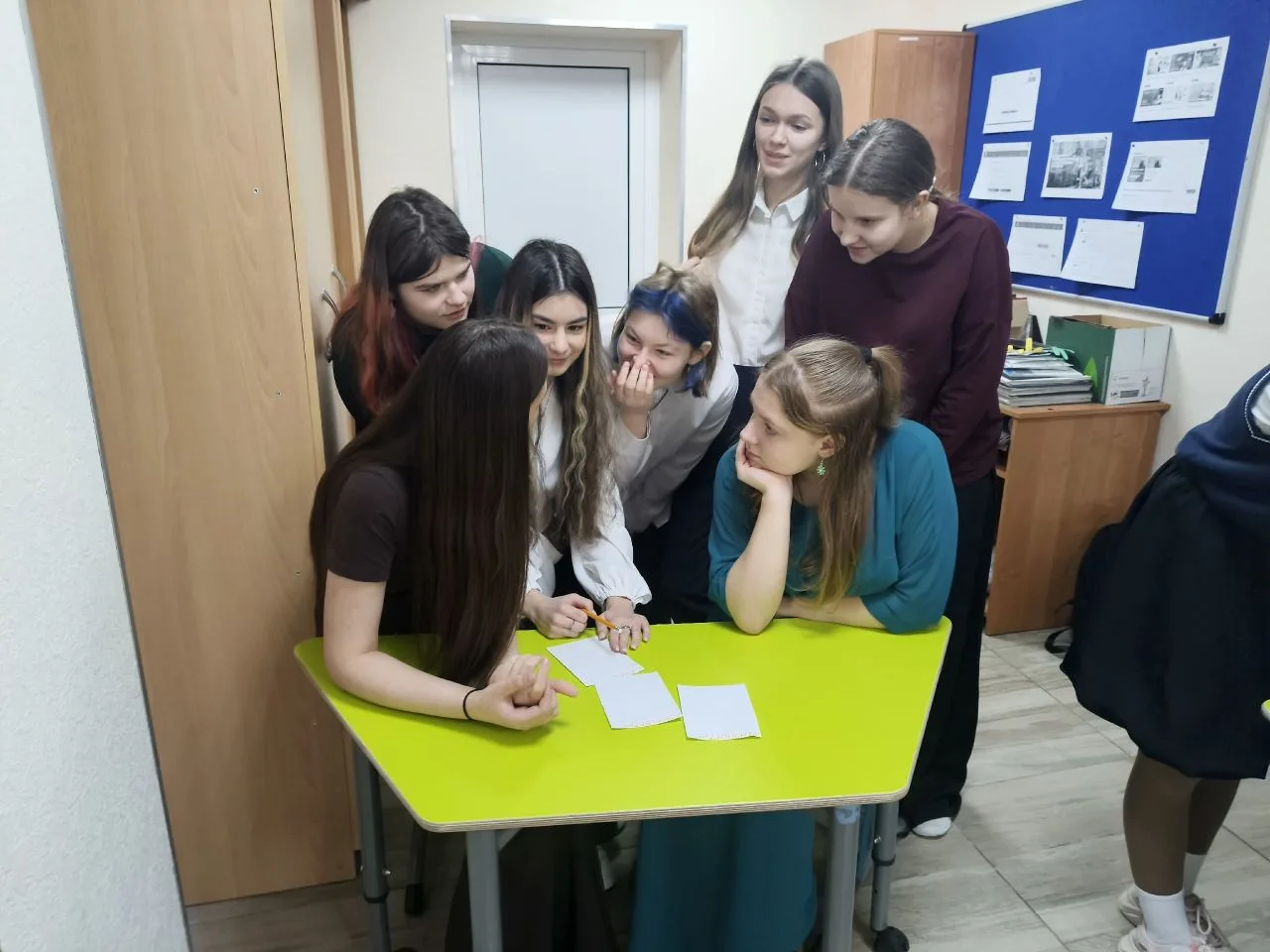 ✨️В канун праздника в Центре Детских Инициатив ученицы  8-х классов приняли участие в квизе, посвяще