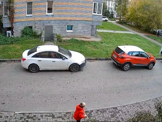 Сегодня в 12:30 на проспекте Победы, дом 1Б, я вынесла коляску из подъезда и отлучилась...