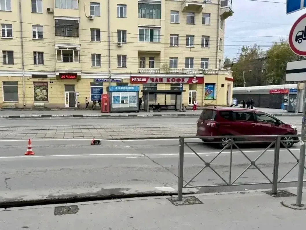 В Новосибирске мальчик на самокате пострадал в ДТП на улице Авиастроителей