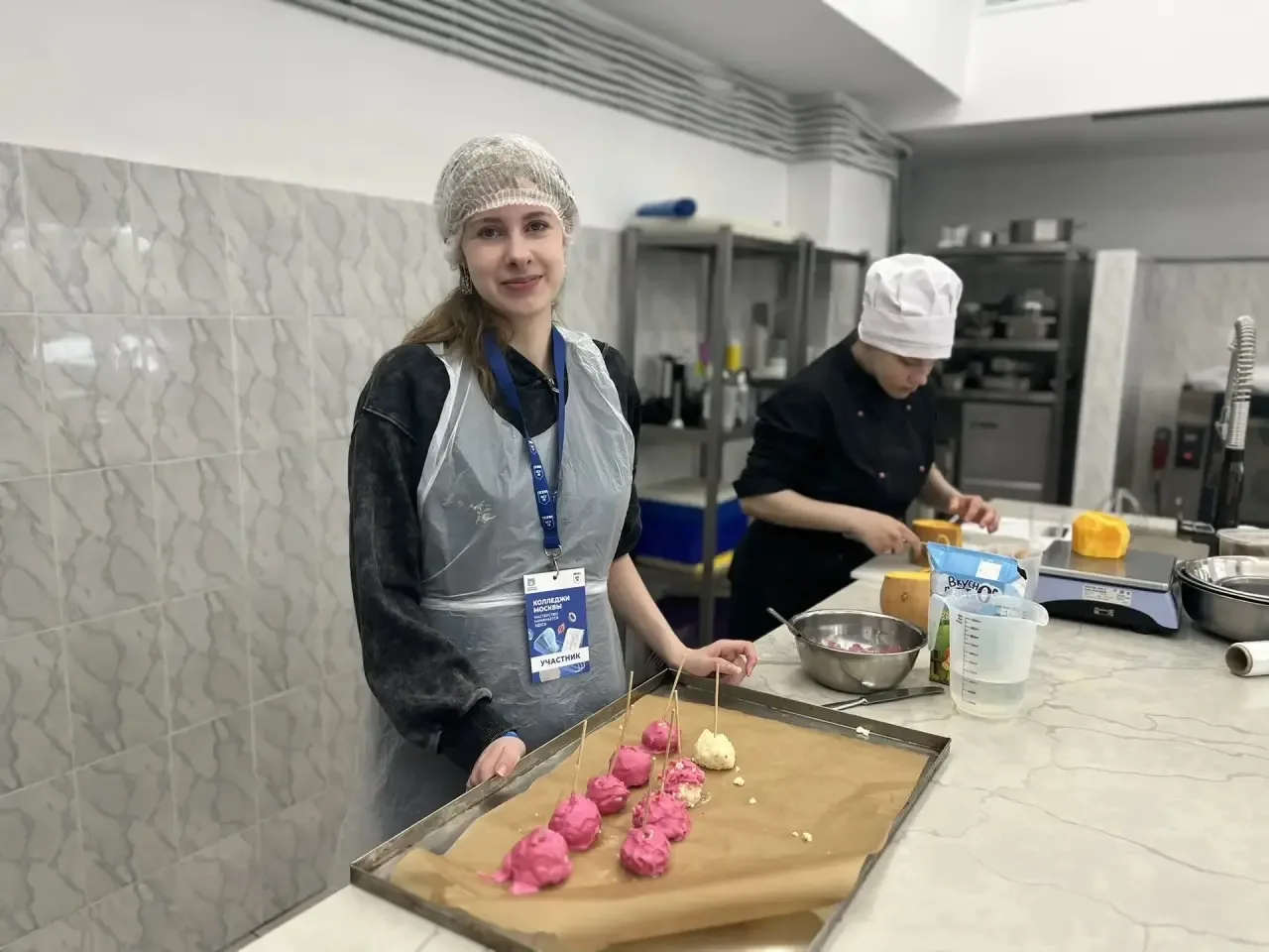 ВКУСНАЯ ПРОФЕССИЯ  Сегодня учащаяся 9 «А» класса Виктория У. посетила профпробу «Вкусная профессия» 