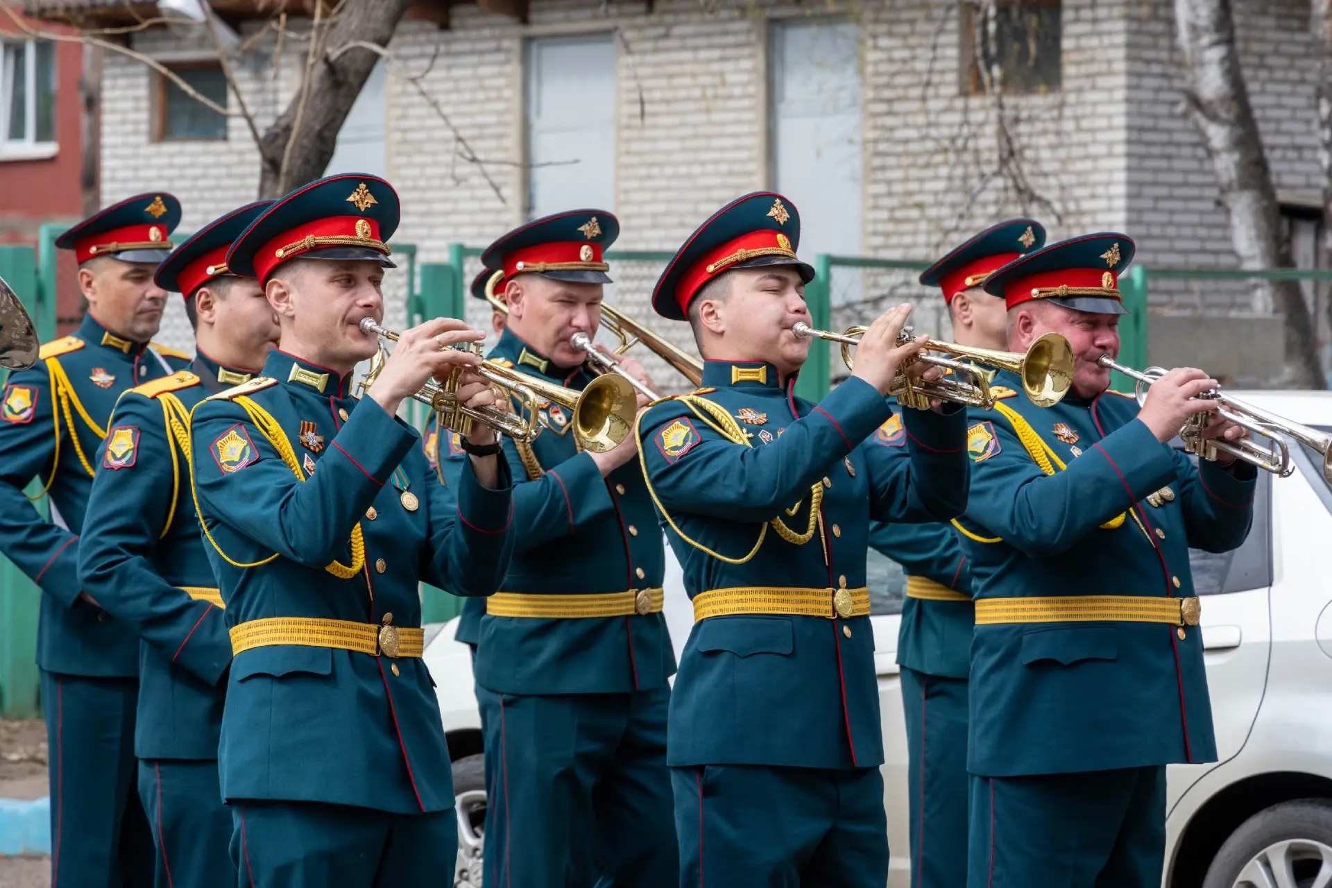 В преддверии Дня Великой Победы в регионах поздравляют настоящих Героев 🔥  Личный праздник пришёл к 