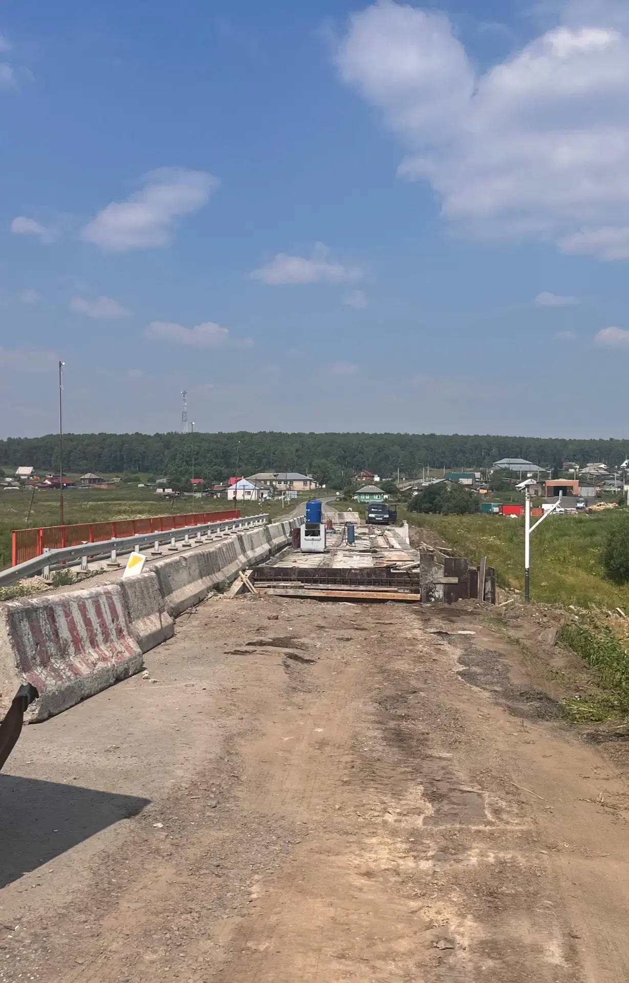 🌉 В Тогучинском районе продолжается ремонт моста через реку Изылы.