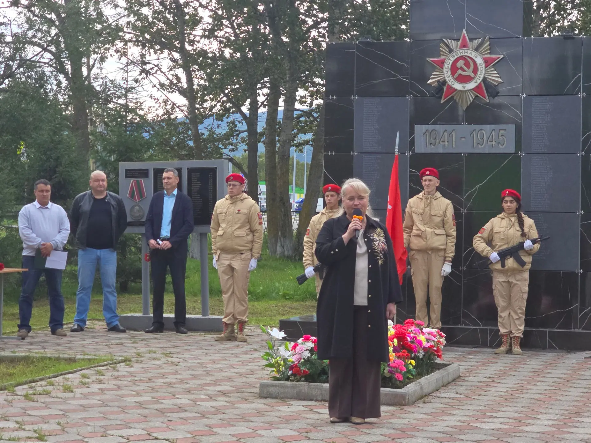 🎉 Торжественный митинг в нашей школе: чтим, помним, гордимся! 🎉