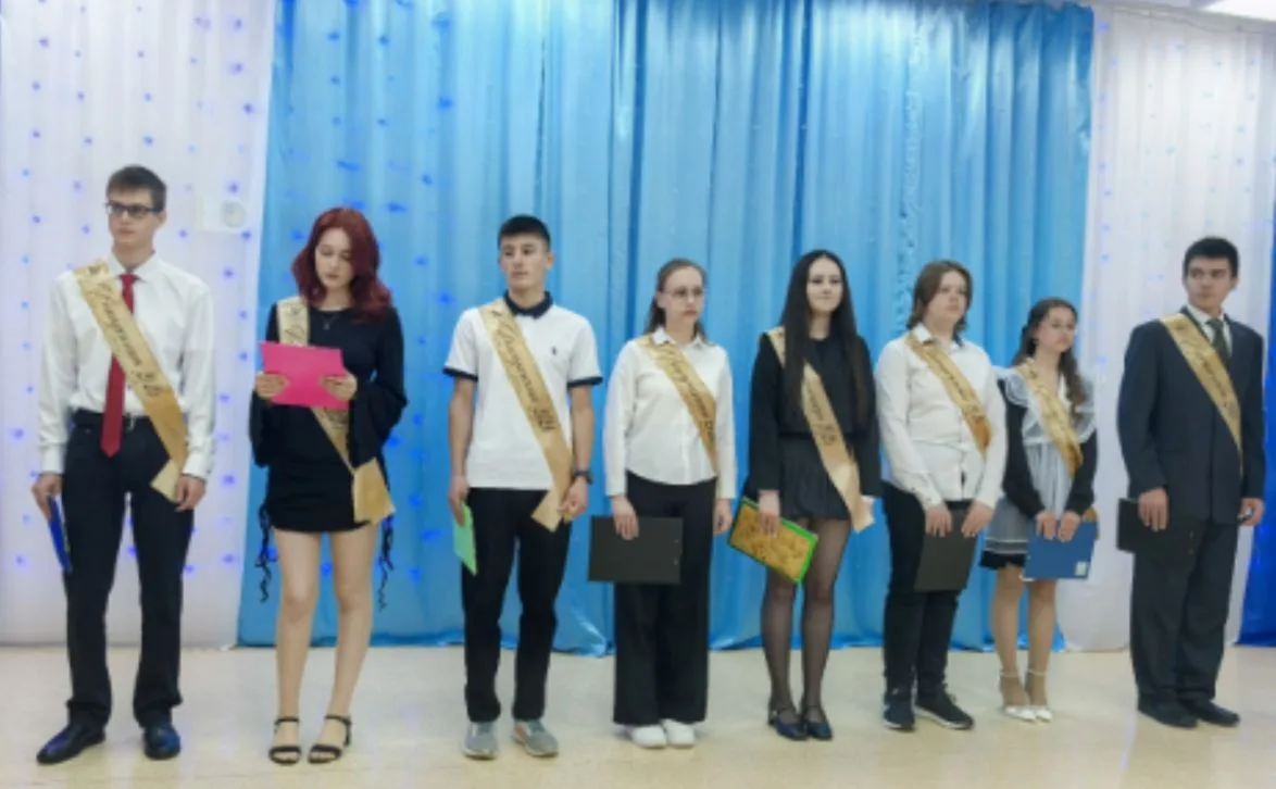 Последний звонок 2026 — праздник, объединяющий сердца!

🔔🎉26 мая в Красноярской школе прозвучал по