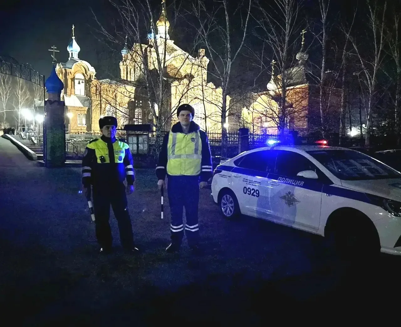 🚔 Полиция Алтайского края обеспечила правопорядок на пасхальных богослужениях  Сотрудники полиции об