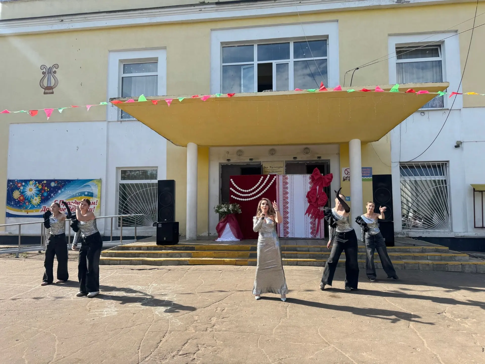 🎉 Праздник для всей семьи: как в Ситне-Щелканово отметили День села  В субботу, 23 мая, на площади у