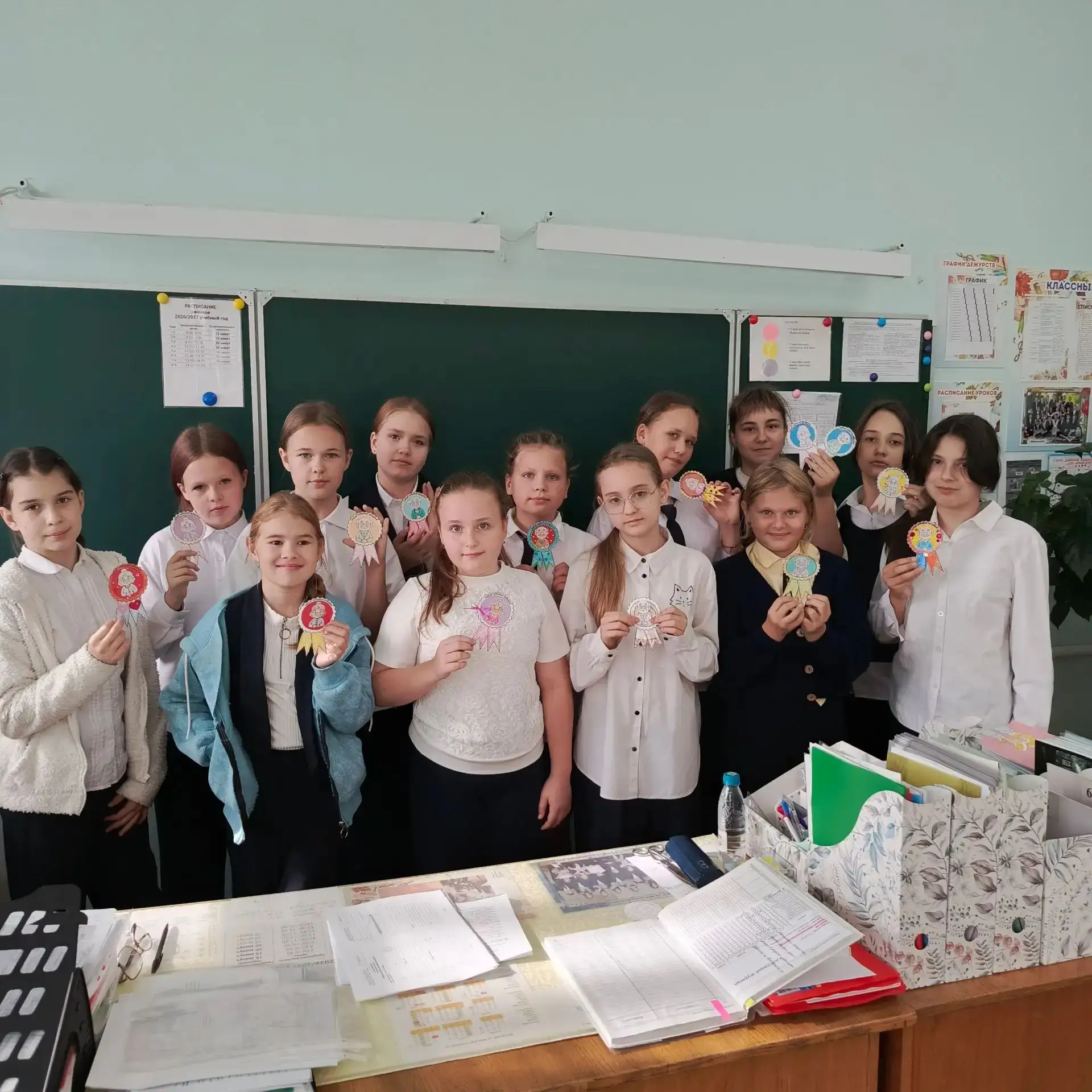 💛✨ В рамках акции "Благодарное поколение" ко Дню пожилого человека ребята из 5 А класс...