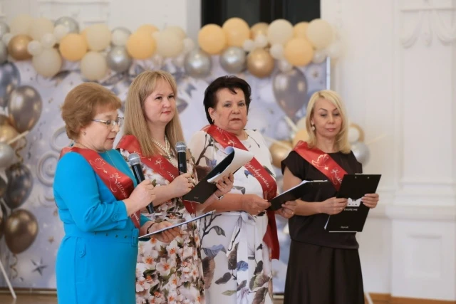 🔔 Сегодня прозвенел последний звонок для 9 и 11 классов!
Это был по-настоящему волнительный и торже
