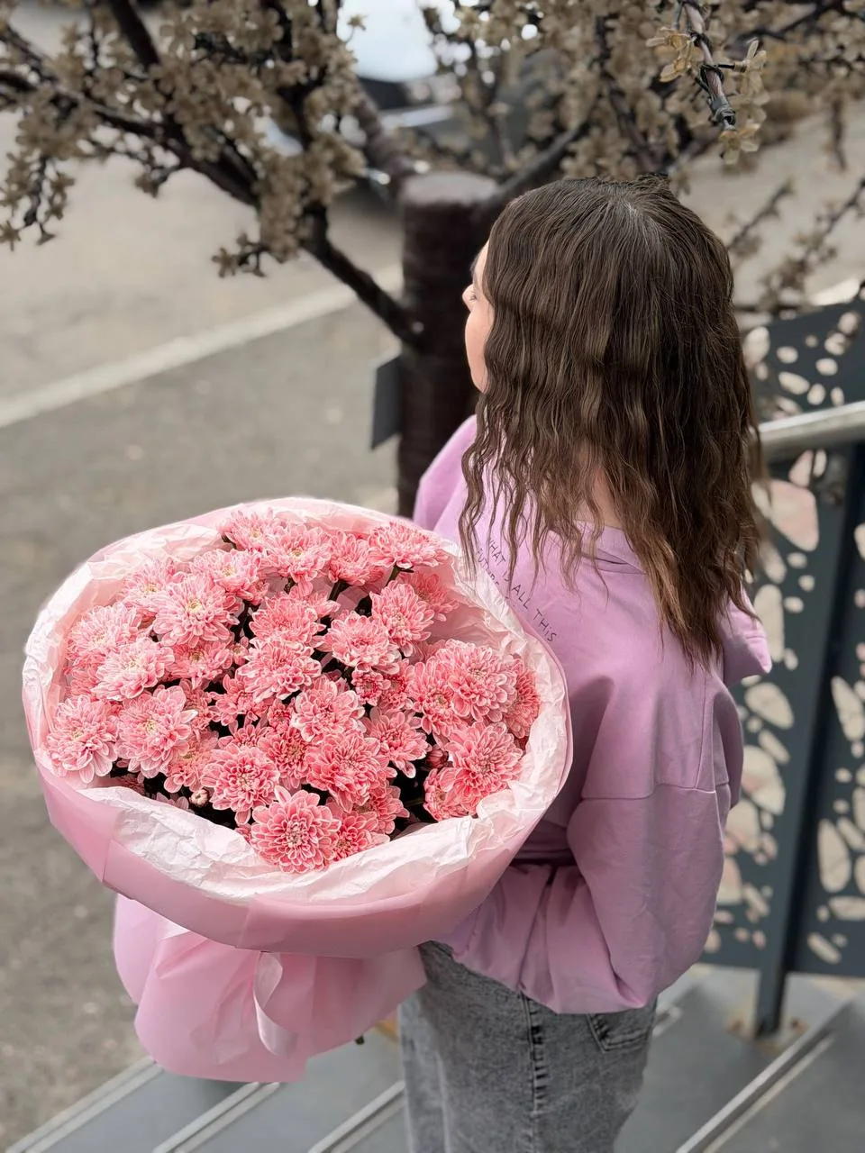 Нежный букет из розовых хризантем 🌸