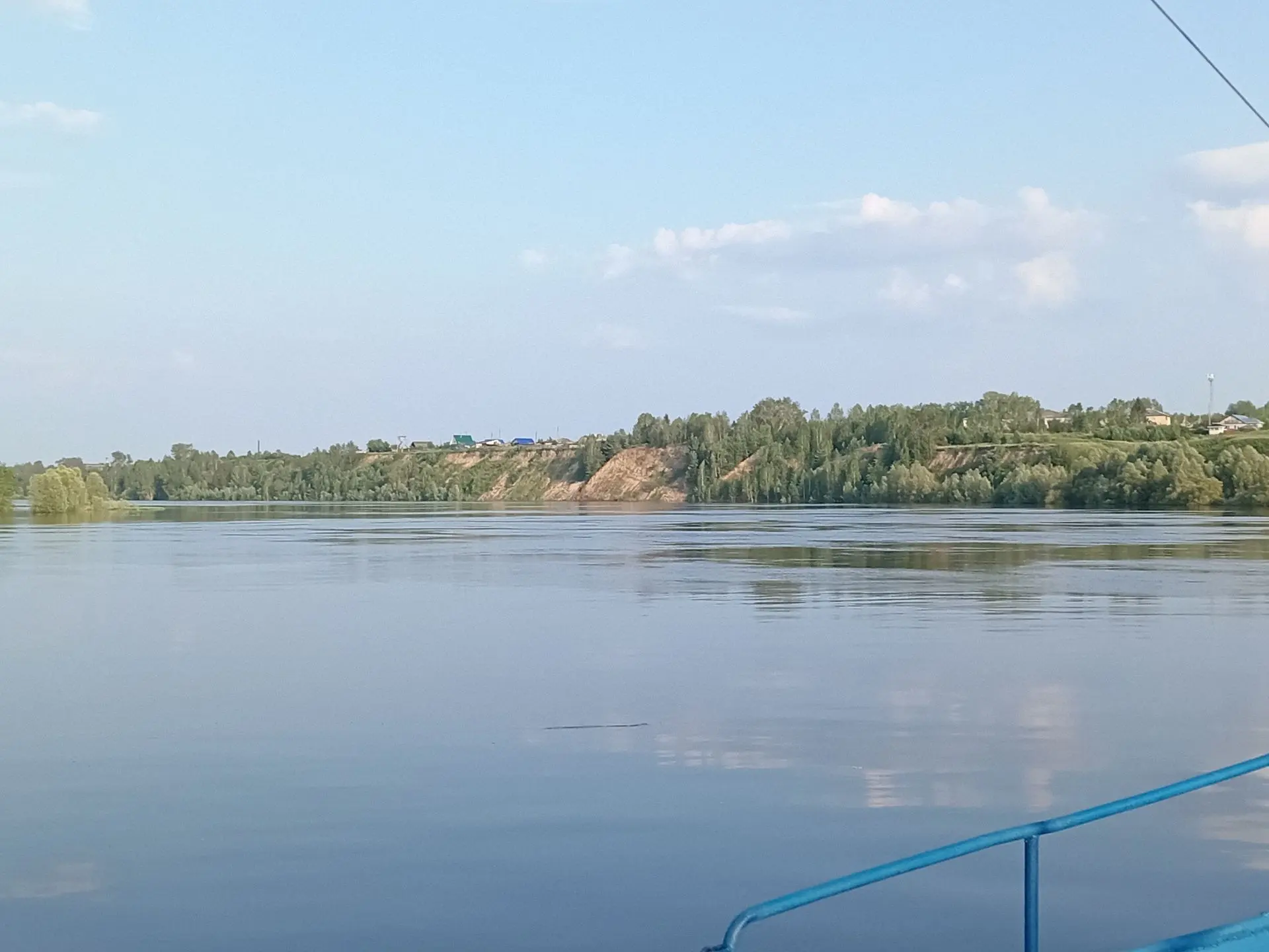 Дожди у нас прекратились. Это радует.

Но из-за продолжающегося подъёма уровня воды в реке Тавда (на