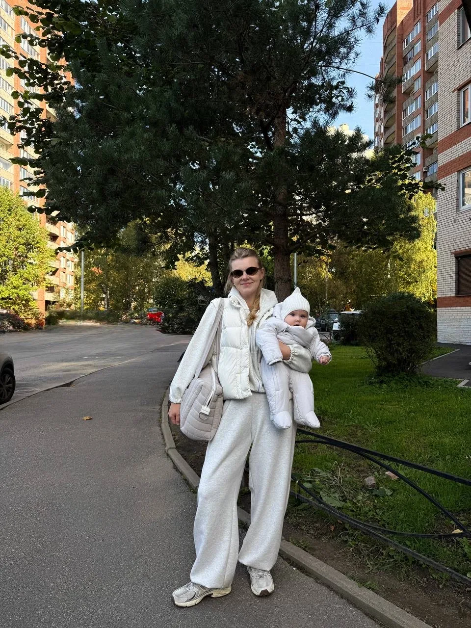 Ходим с Полиной в бассейн, ей очень нравится)