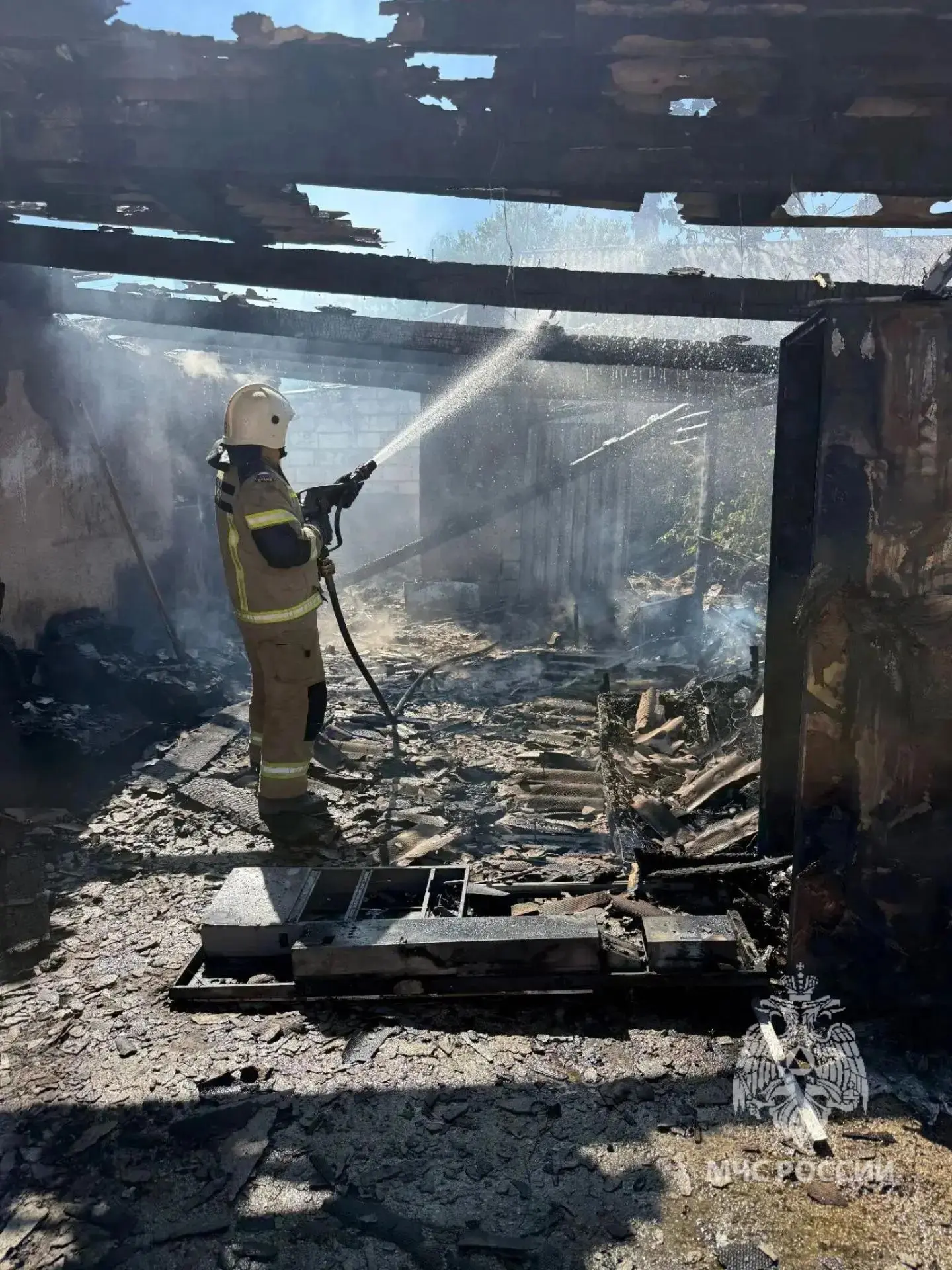 🔥 Из-за неисправной электропроводки в Кировском районе горели гараж и хозпостройка