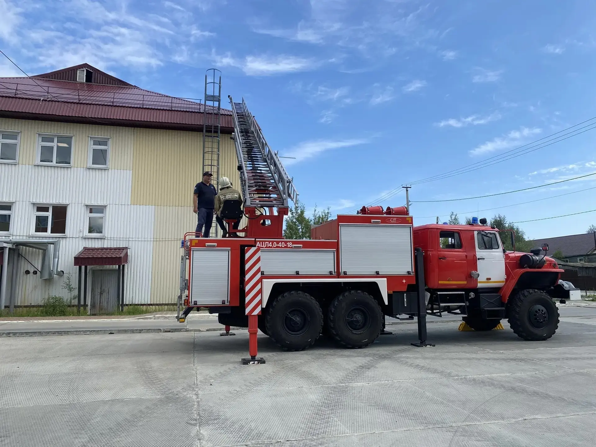 Водители пожарных подразделений повысили квалификацию в селе Мужи

Накануне на базе пожарной части с