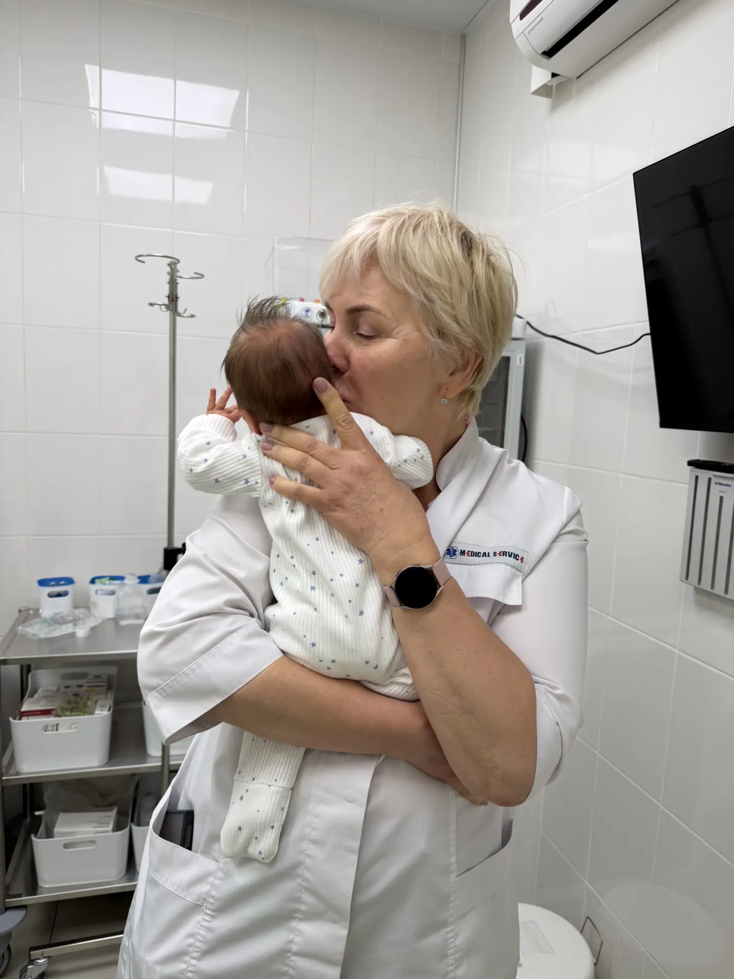Ну ладно, сегодня реально важные дела: планово поехали сдать кровь на билирубин и ОАК из пальца.

По