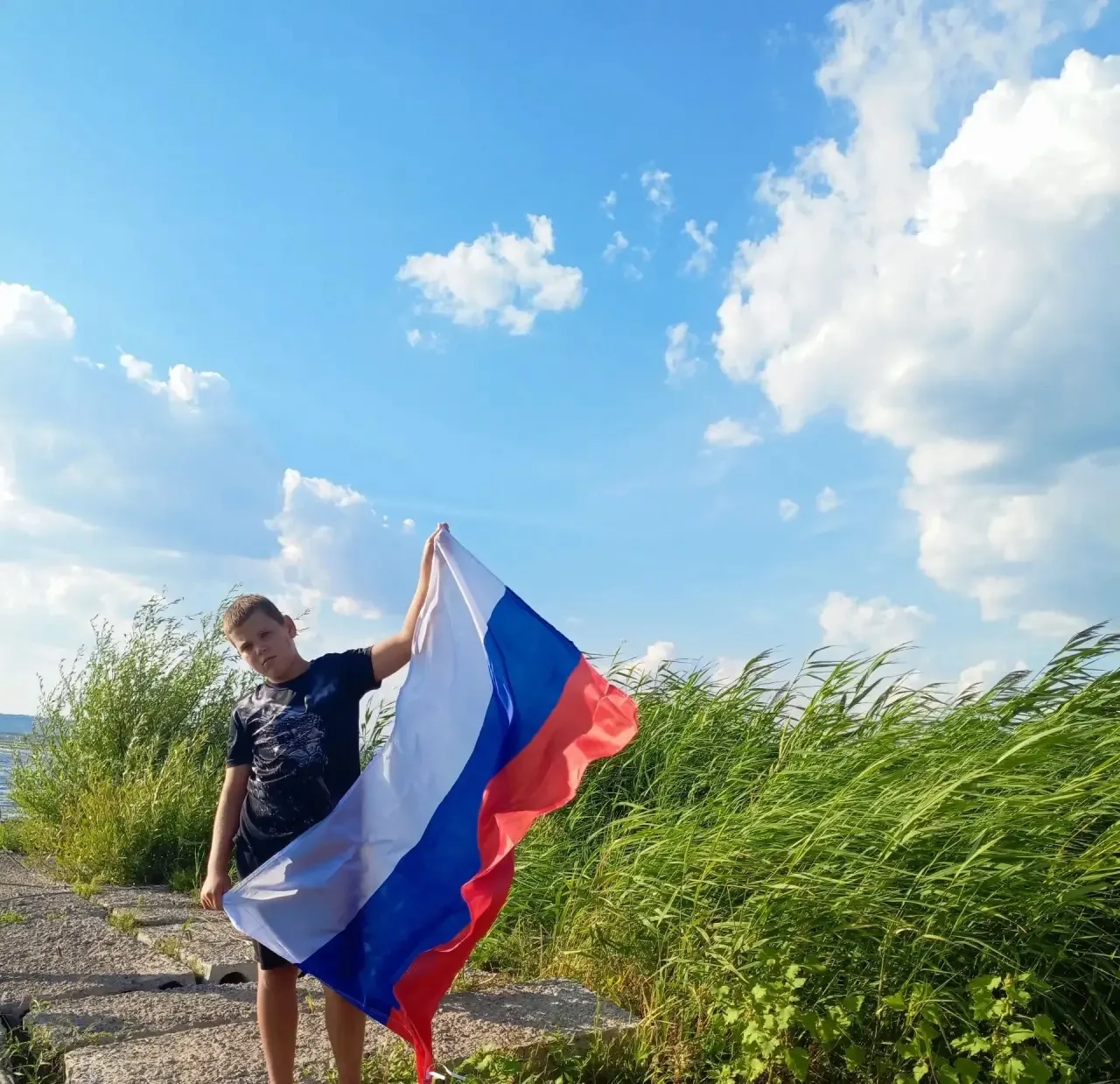 Всероссийский фотоконкурс «Белый, синий, красный — самый красивый» ко Дню Государственн...