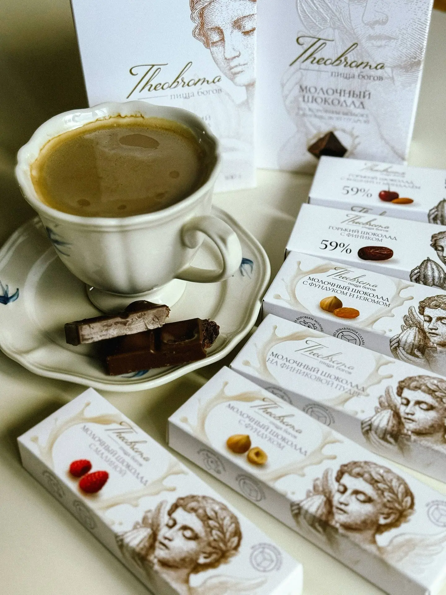 Отвела утром дочь в сад и наслаждалась сладким одиночеством 🍫 ☕️

Попробовала шоколад Theobroma «Пи