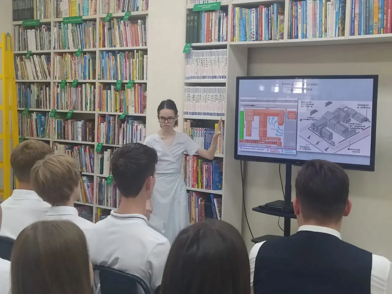 Сегодня учащиеся 9 «А» класса посетили библиотеку №11, где приняли участие в памятном м...