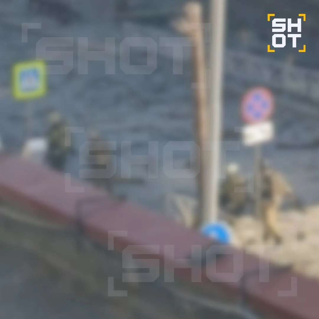 💥 В Екатеринбурге беспилотник врезался в высотку в центре города — 6 пострадавших.  Местные жители с