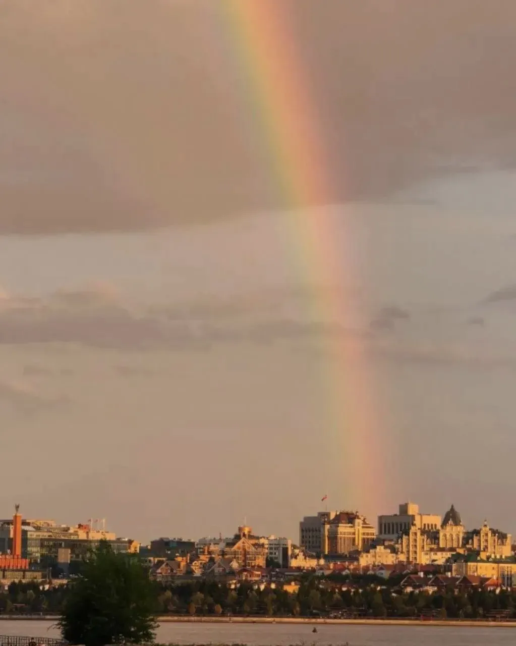 🌈 Красивая радуга появилась в небе над Казанью — от читателя