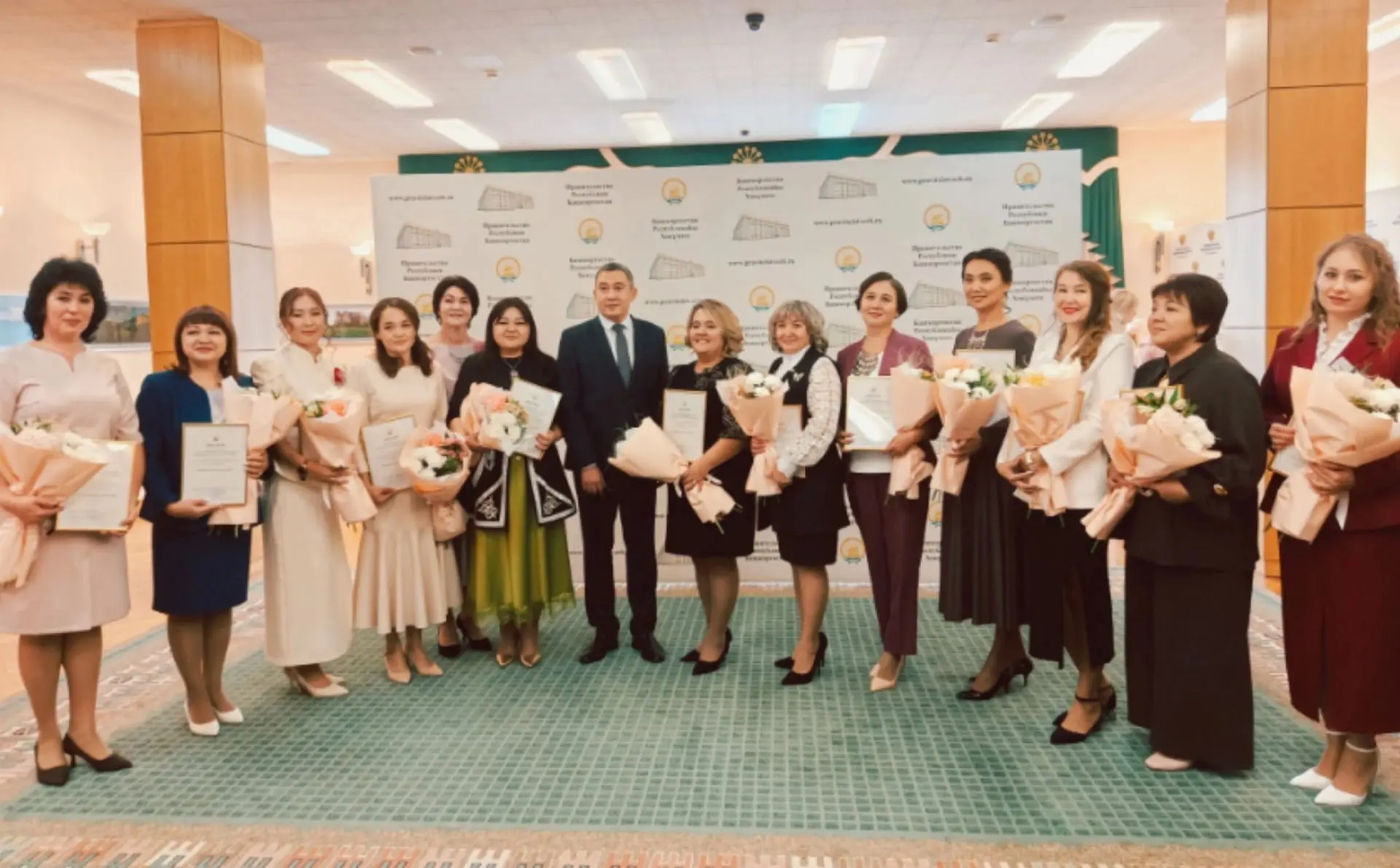 Дорогие учителя, ветераны педагогического труда Республики Башкортостан!