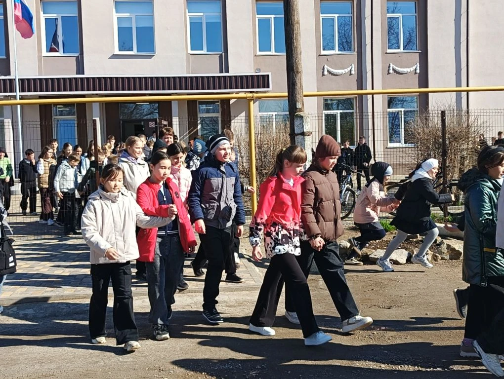 🔥9 апреля 🗓️в нашей школе прошла практическая тренировка по эвакуации  педагогов и учащихся в случ