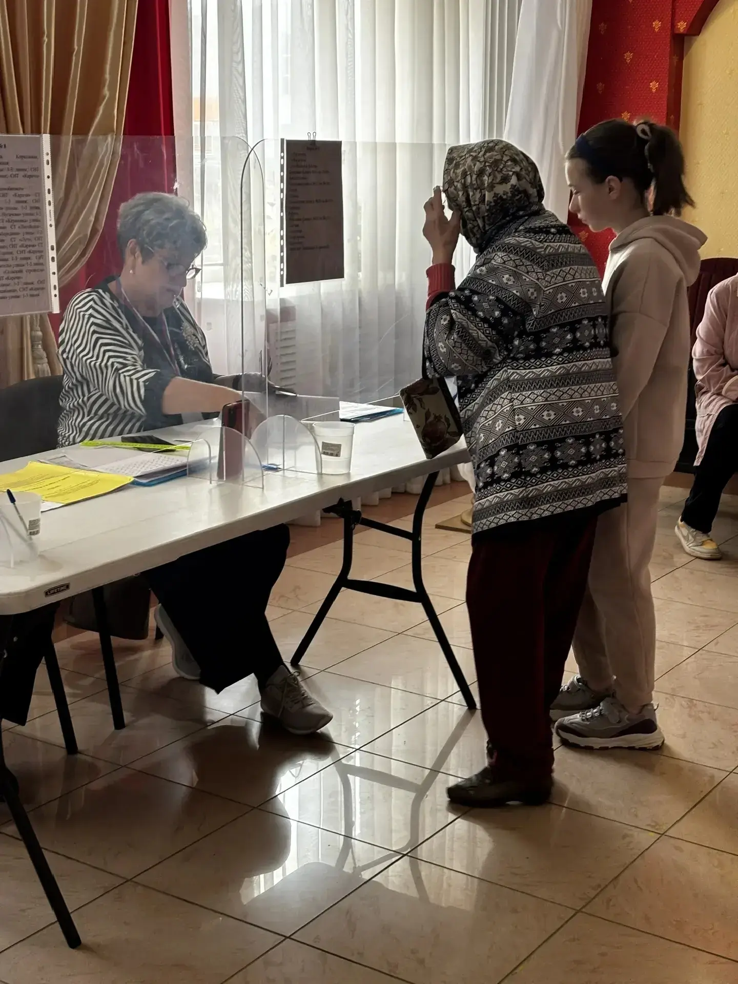 🙋На избирательный участок - с правнучкой  Свидетелями особенного момента сегодня, 19 апреля,  на доп