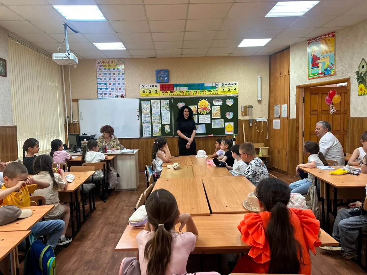 В школьном лагере «Солнышко» прошла важная и познавательная встреча!

Гостей из МВД по КЧР ребята сл