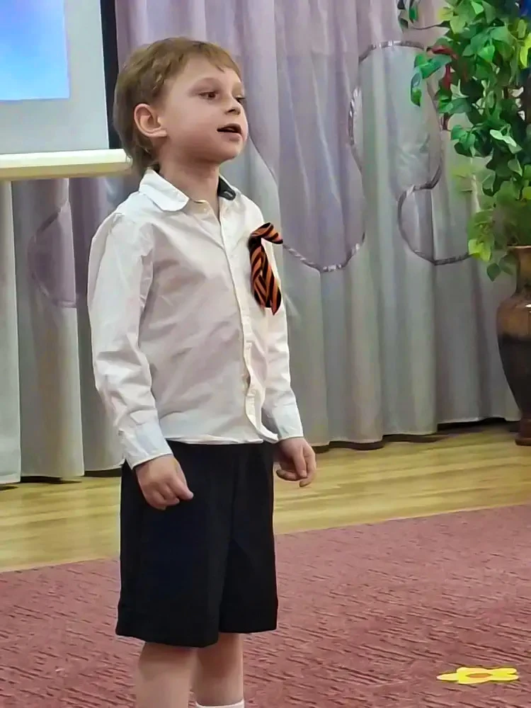 МАЛЕНЬКИЕ ГЕРОИ БОЛЬШОЙ ВОЙНЫ🎗️  В дошкольных отделениях нашей школы прошли праздничные тематические