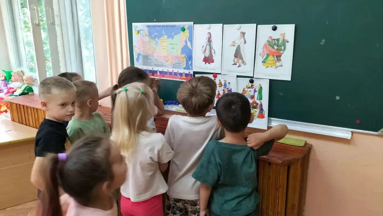 Беседа на тему: Международный день дружбы народов " в старшей группе"Семицветик"
Закреплять и расшир
