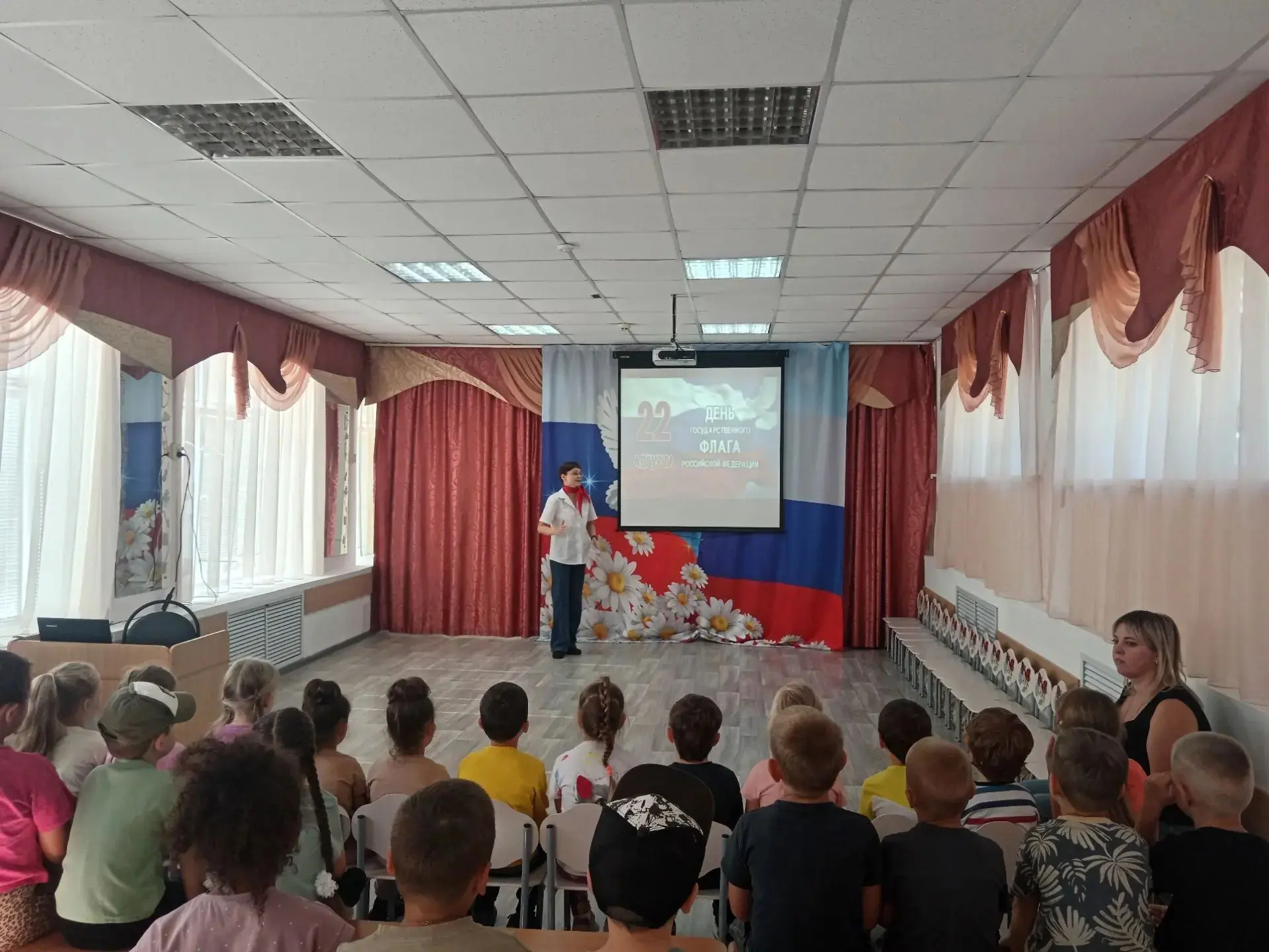 День Российского флага стал настоящим приключением в нашем детском саду! Ребята вспомни...