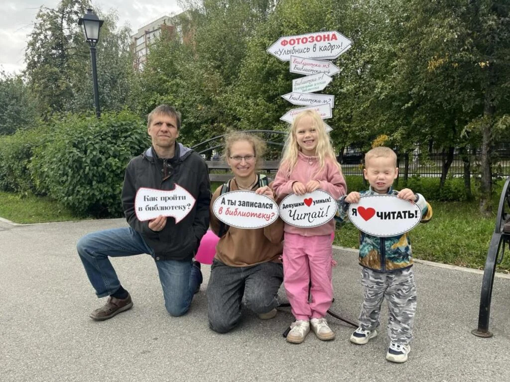 Азбуку Бердска собирали на аллее поэтов в День города