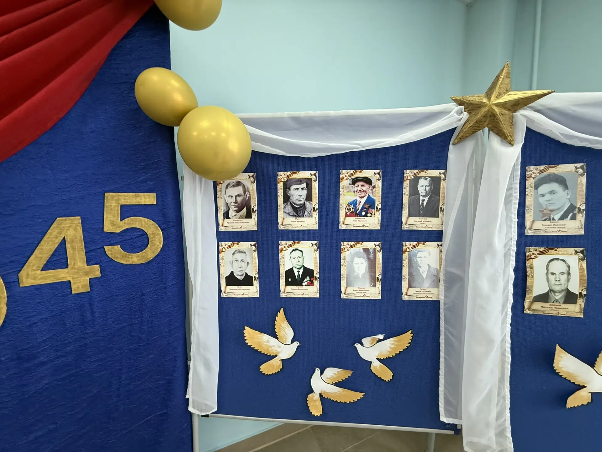 Стена памяти: лица героев в нашей школе  🎖️📸В холле начальной школы МАОУ СОШ №6 г Южно-Сахалинска по