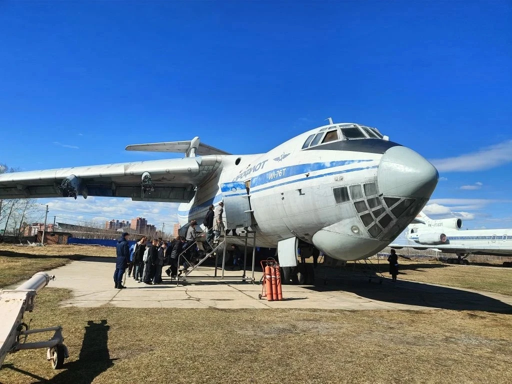 Я бы в лётчики пошёл,  пусть меня научат! 🛩  Наши ученики 10 и 11 классов технического профиля приня