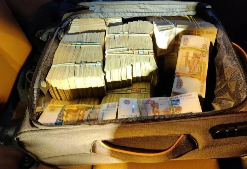 В Верхнем Ларсе у жителя Ростовской области изъяли 2,8 млн рублей

Советский районный суд Владикавка