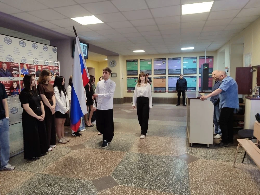🇷🇺Торжественная линейка: о важных событиях недели!🇷🇺

В начале новой учебной недели в нашем техн