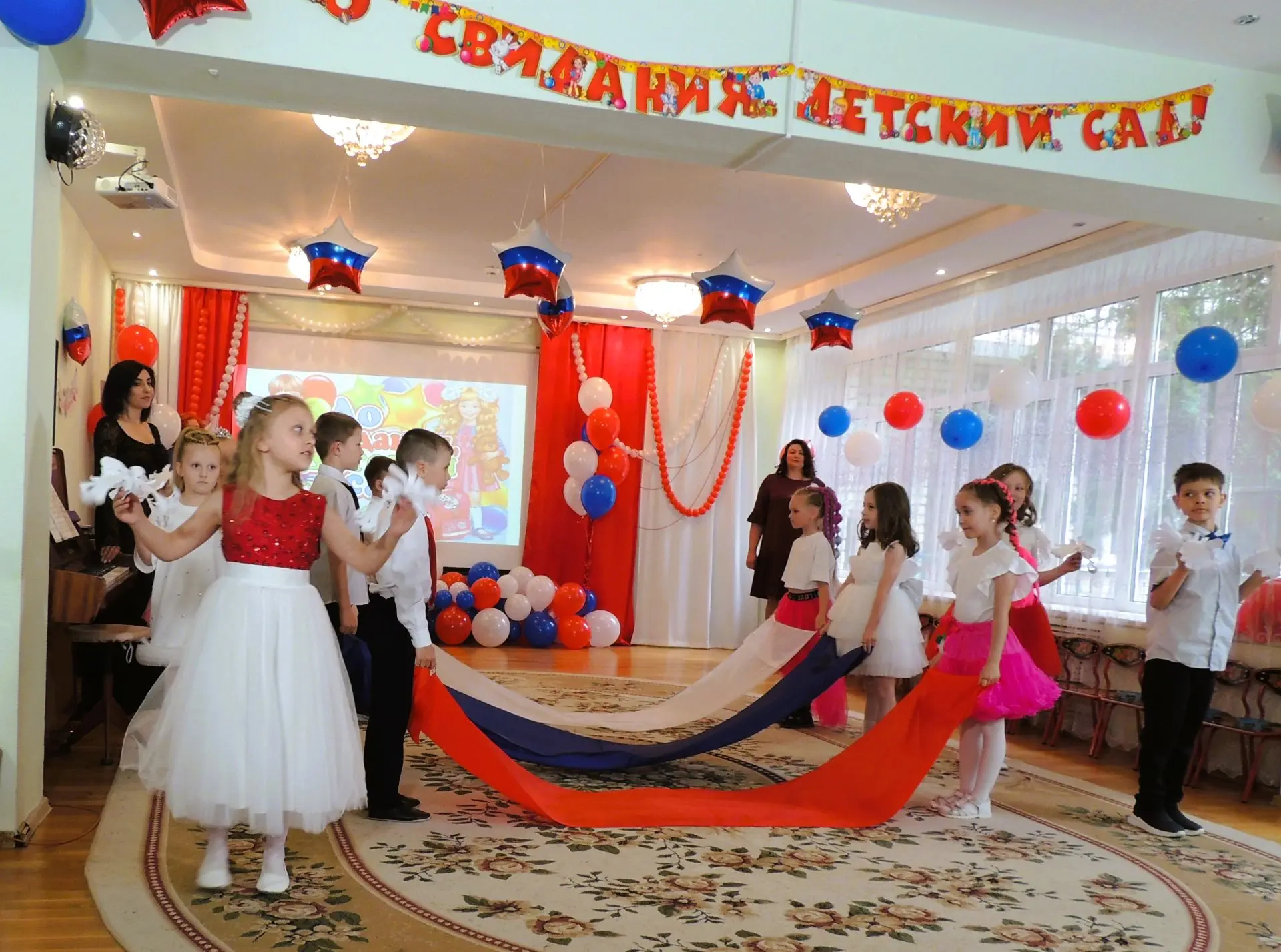 Сегодня последний наш праздник в саду,
