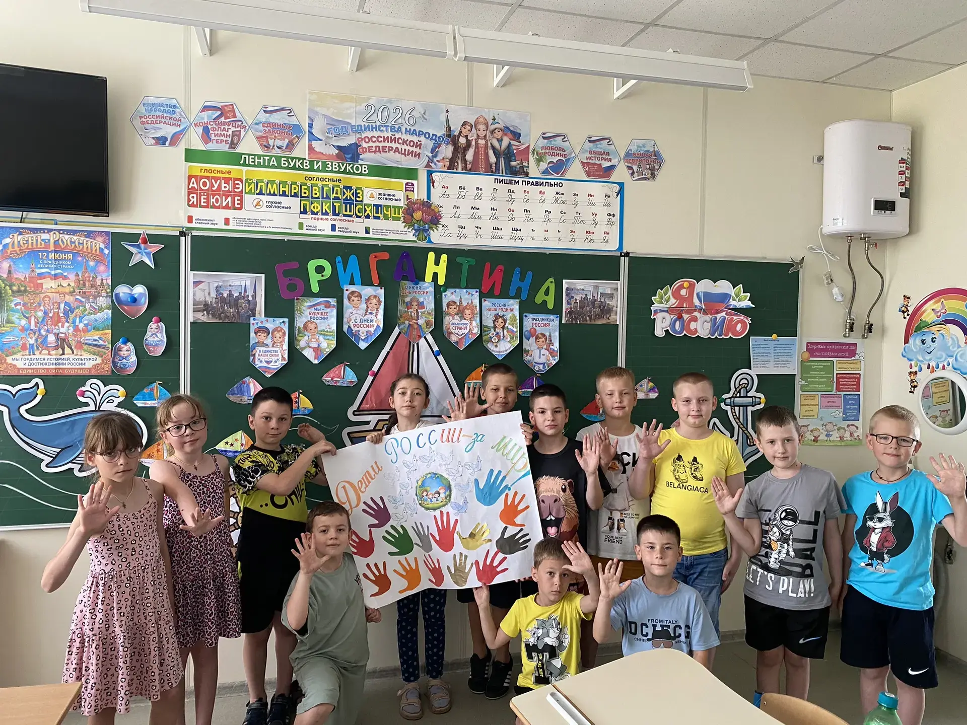 🌏Мир в красках: Как отрядные плакаты зажгли волну творчества и позитива

☀Настоящий взрыв творчеств