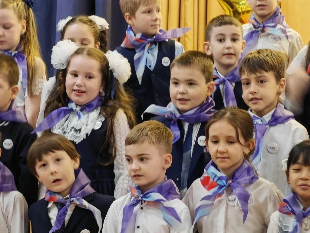 ✨ День, когда обещания звучат от всего сердца!   Сегодня в нашей школе был особенный день. Сразу два