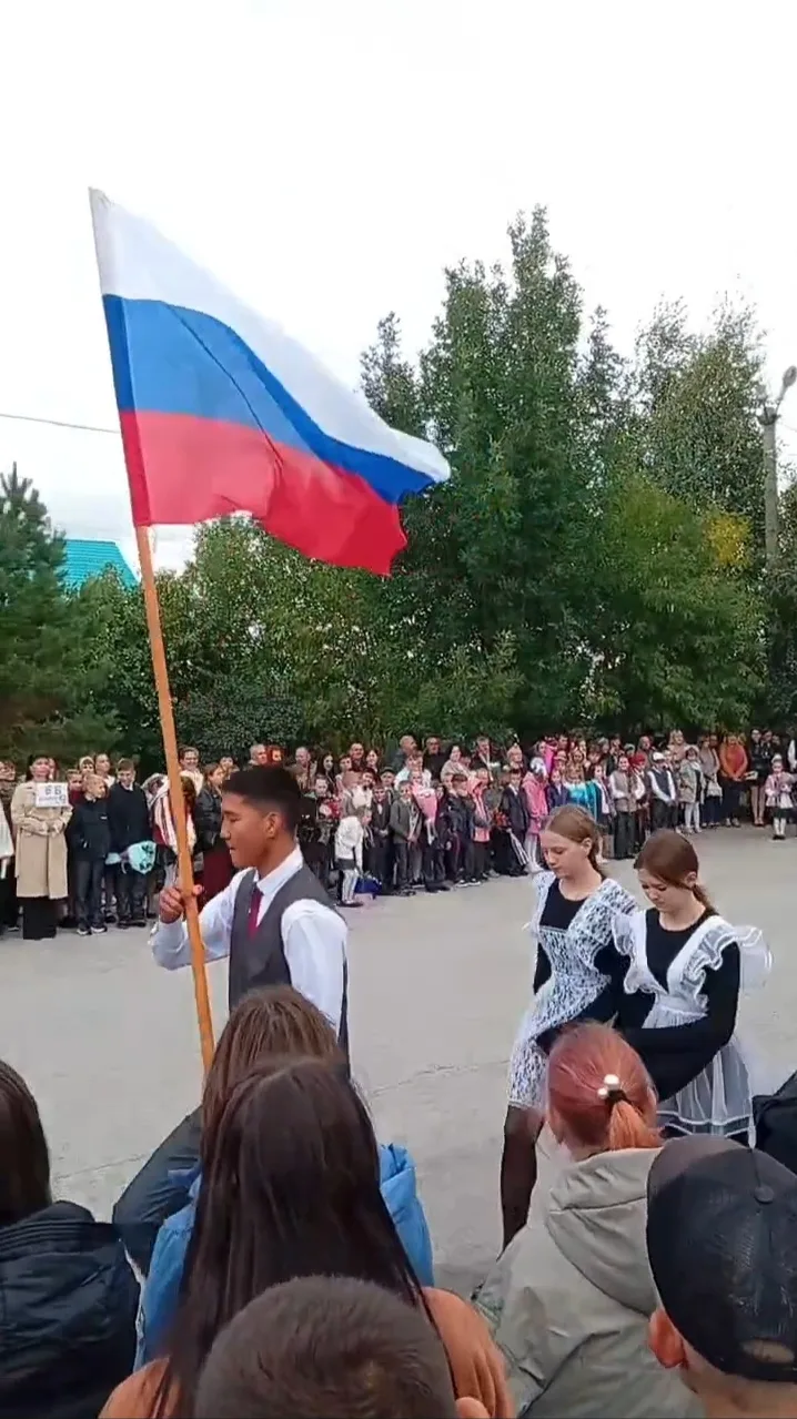 ✨ Снова в школу! Как прошла наша праздничная линейка? Утро началось с осенней прохлады,...