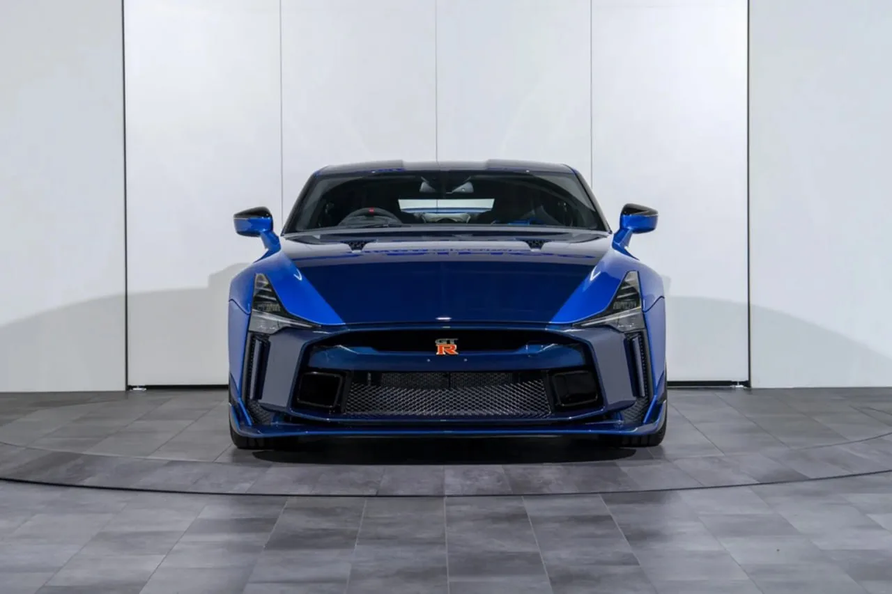 Редчайший Nissan GT-R50 от Italdesign выставили на аукцион — за него хотят почти $1 миллион.

Таких 