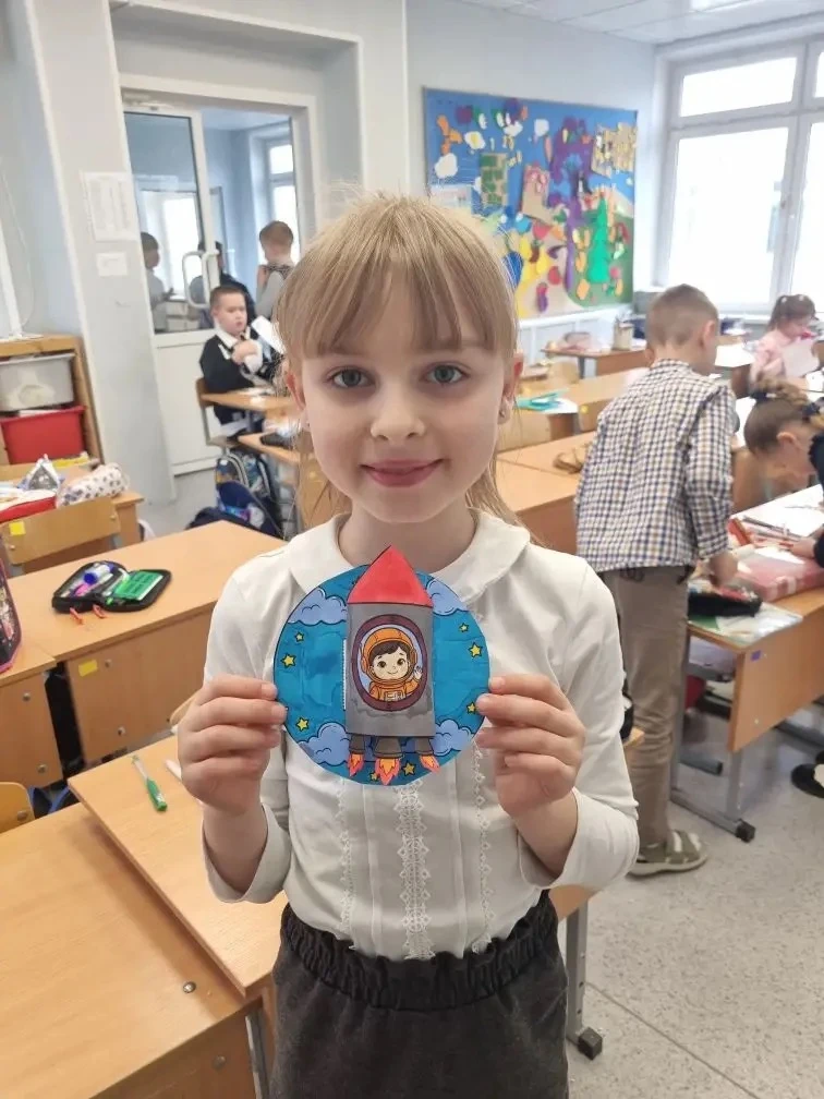🚀 С понедельника в нашей школе стартовала Неделя КОСМОСА в России! 🌍  Каждый день ребята погружаются