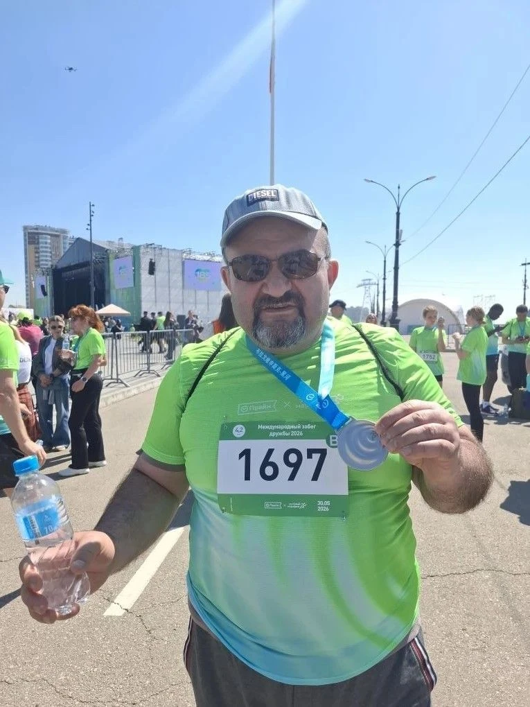 Врач АООД Гайк Элизбарян принял участие в «Зеленом Марафоне» 🏃‍♂️💚

30 мая в Благовещенске прошёл 